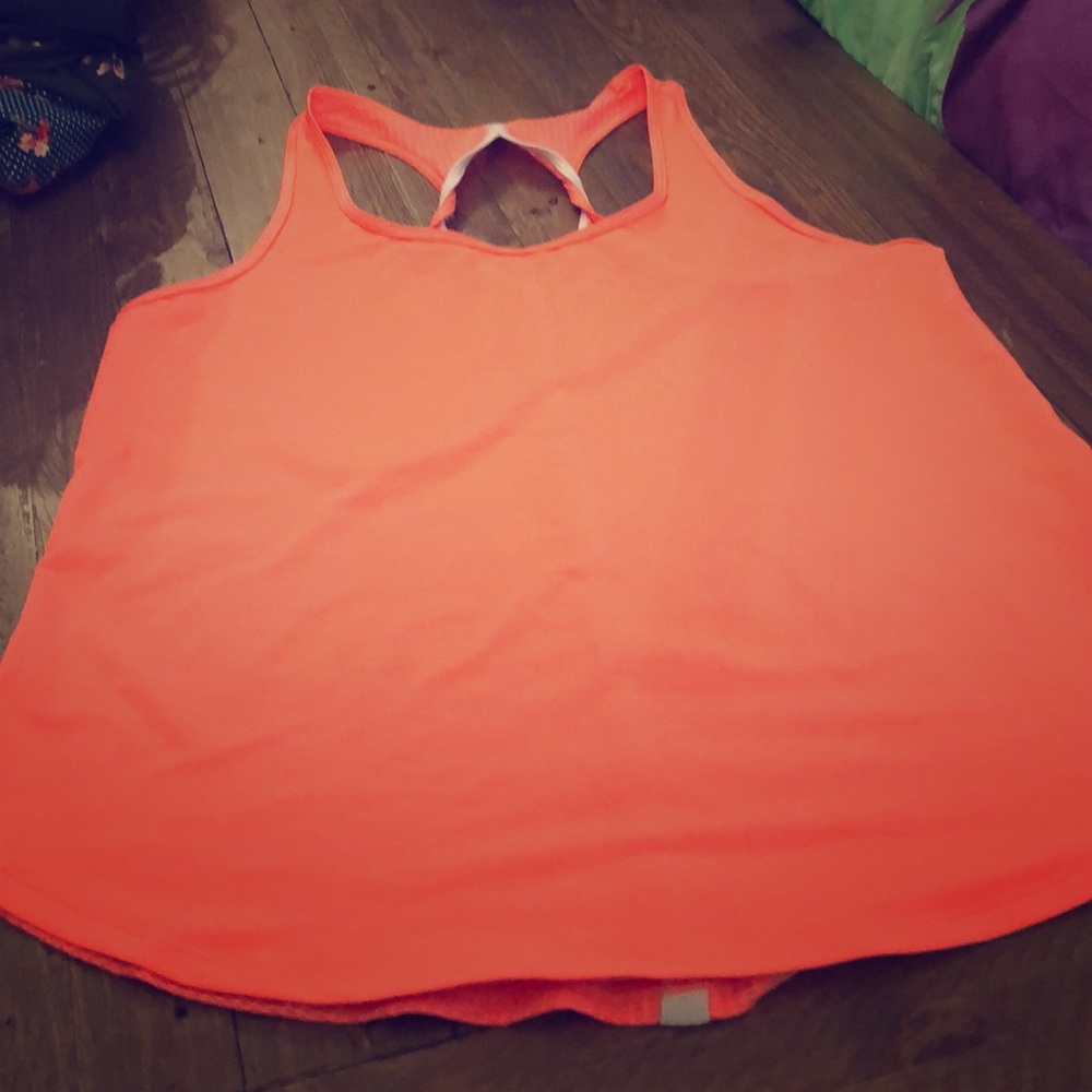 Vented tank top